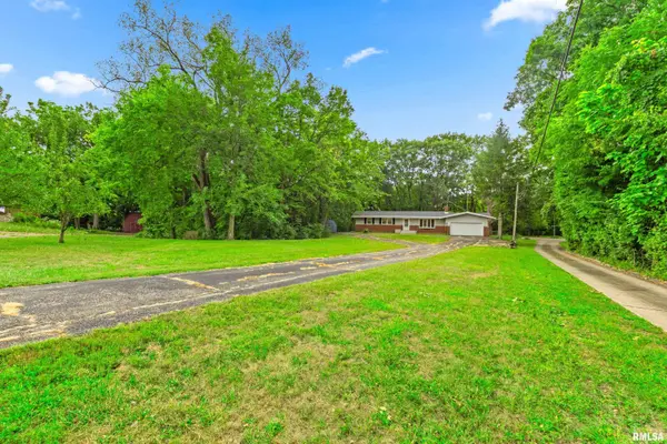 5127 N KAREN CT, Peoria, IL 61615