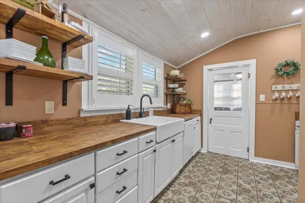 318 Locust Avenue, South Pittsburg, TN 37380