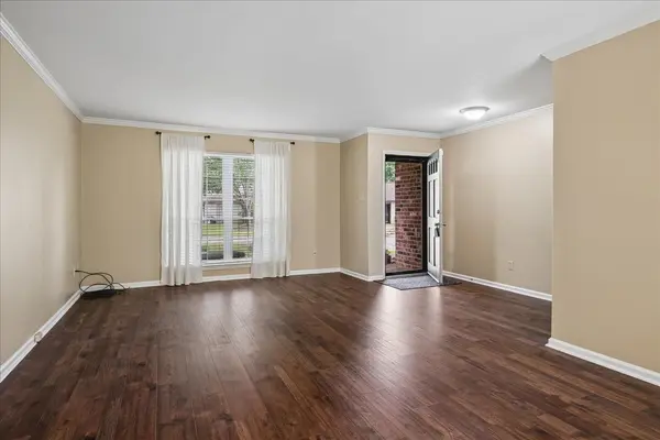 1690 HOBBITS GLEN DR #29, Germantown, TN 38138