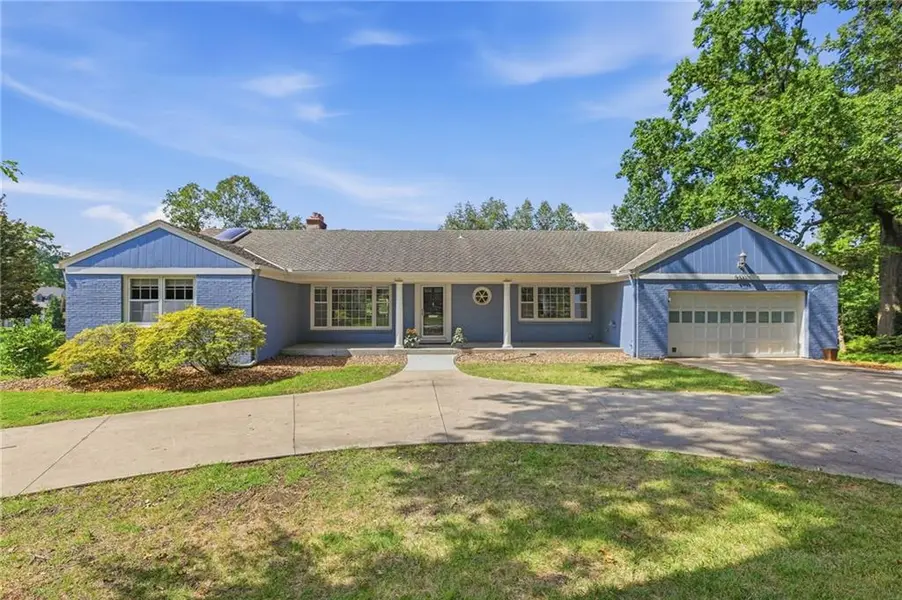 8406 Ensley LN, Leawood, KS 66206