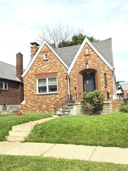 5953 N Pointe BLVD, St Louis, MO 63147
