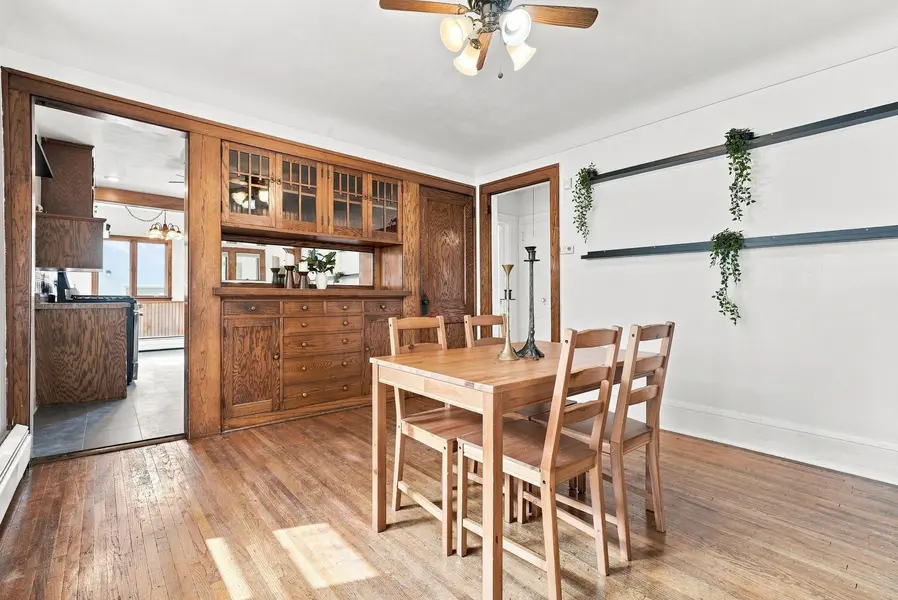 902 Hyacinth Ave E, Saint Paul, MN 55106