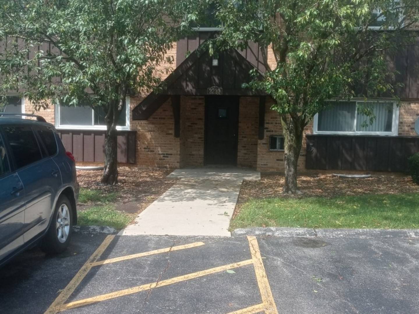 2220 Arbor CIR #26, Downers Grove, IL 60515