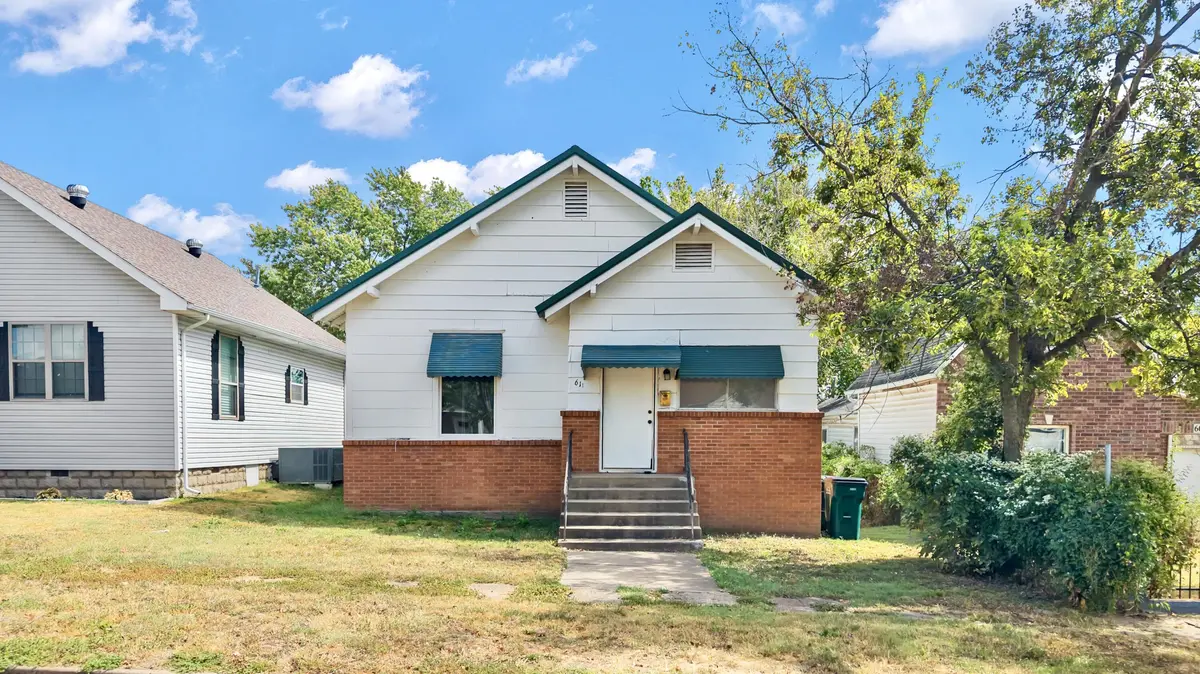 611 8th ST, Monett, MO 65708