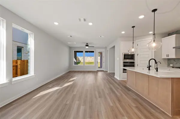 260 Bloomington Loop, Hutto, TX 78634