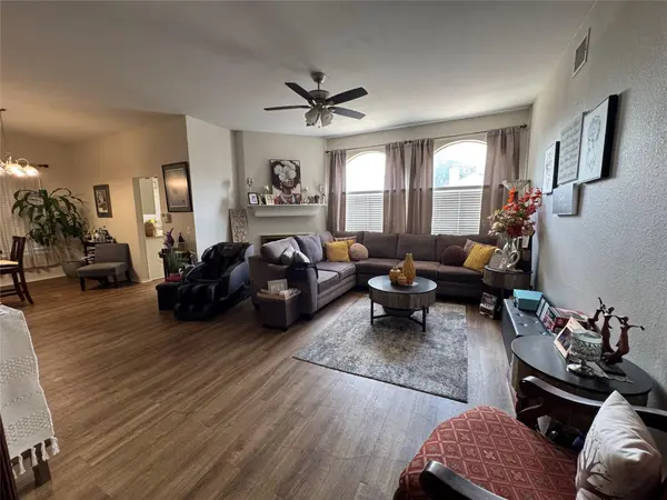 1015 Thackeray LN, Pflugerville, TX 78660