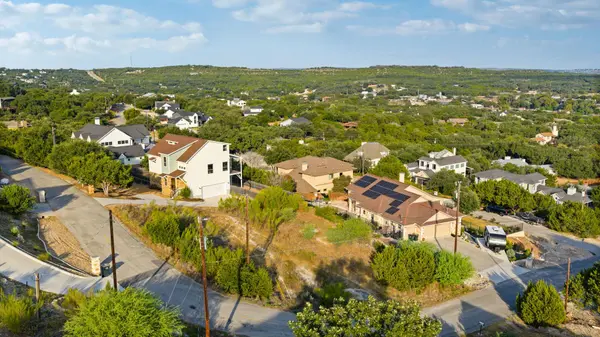 408 Rogart DR, Spicewood, TX 78669