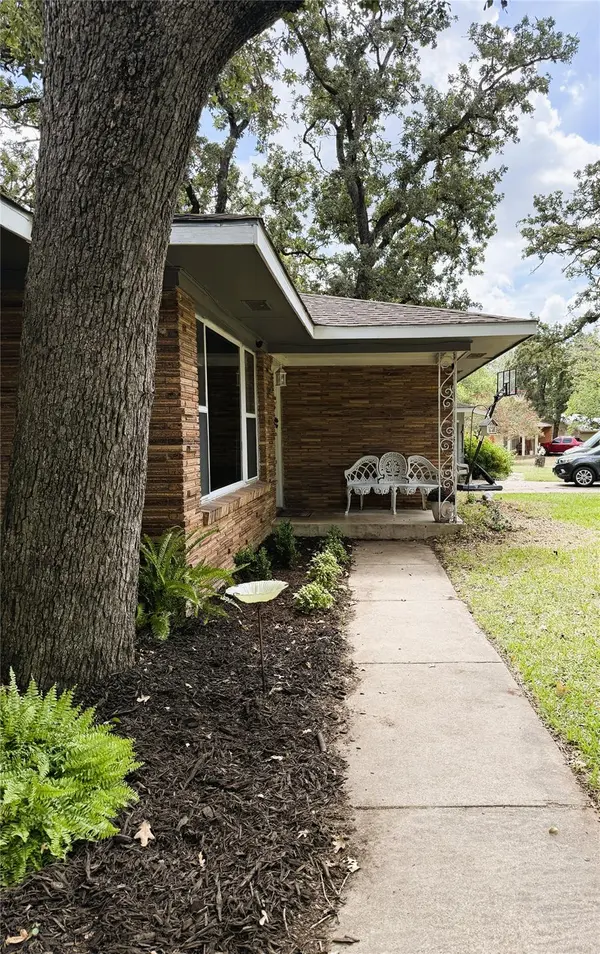 2105 Vogel Ave, Rockdale, TX 76567