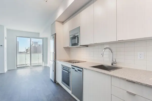101 Erskine AVE #1613, Toronto C10, ON M4P 1Y5