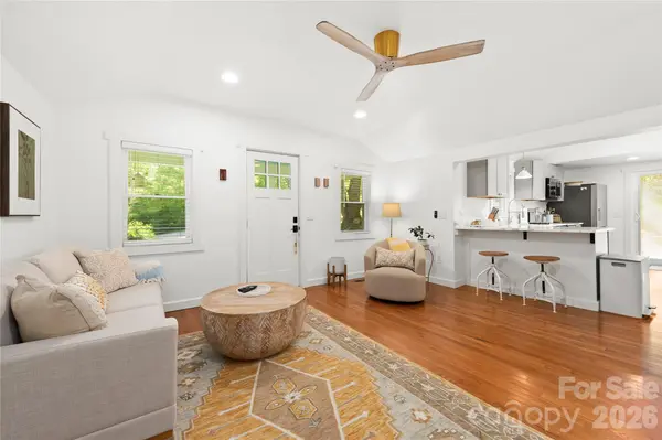 121 Sugar Cove RD, Weaverville, NC 28787