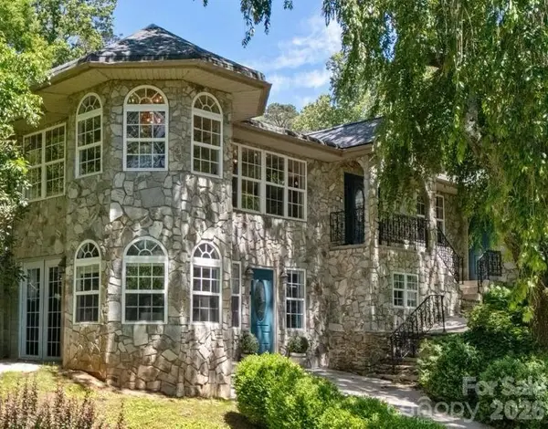 3 Northwood RD, Asheville, NC 28804