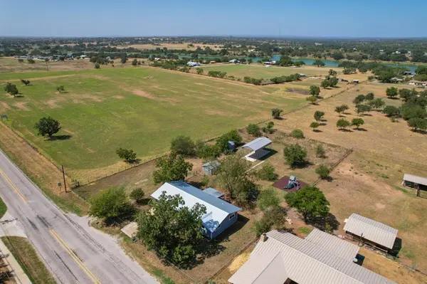 1207 W Haynie ST, Llano, TX 78643