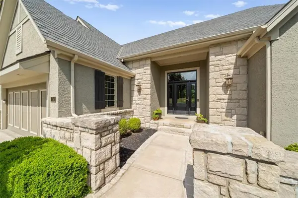 750 Suffolk LN, Loch Lloyd, MO 64012
