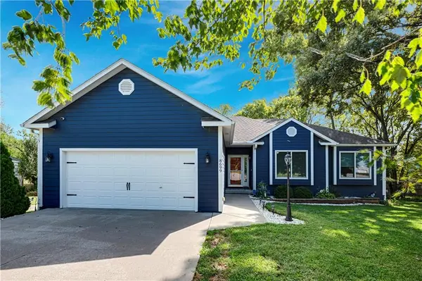 8699 Penner AVE, De Soto, KS 66018