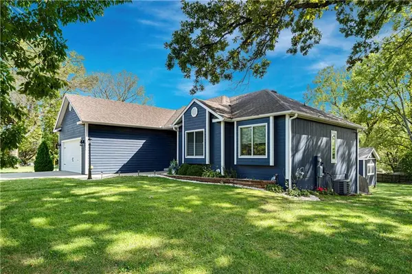 8699 Penner AVE, De Soto, KS 66018