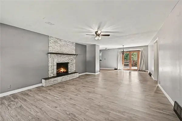 305 NE 82nd TER, Kansas City, MO 64118