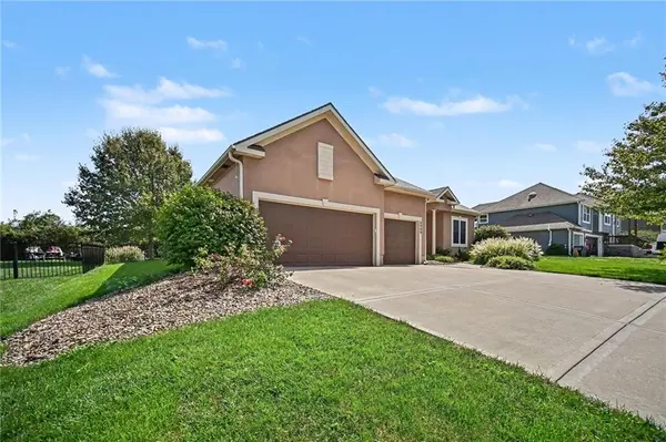 6989 141st ST, Basehor, KS 66007