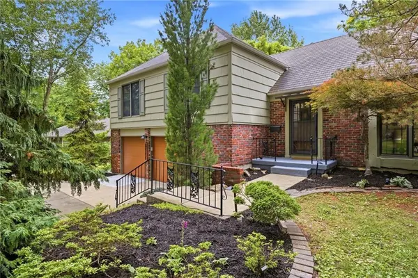 4506 W 93rd TER, Prairie Village, KS 66207