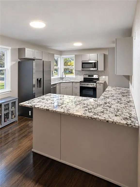 5117 Rosewood DR, Roeland Park, KS 66205