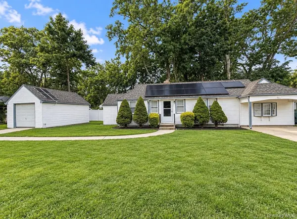 21 Locust AVE, Amityville, NY 11701