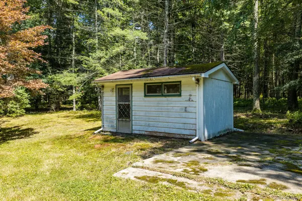 528 Van Tuyl RD, Barryville, NY 12719