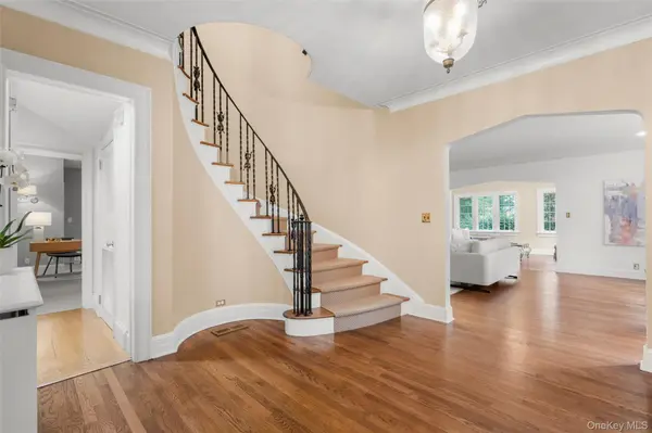 260 Overlook RD, New Rochelle, NY 10804