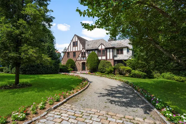 260 Overlook RD, New Rochelle, NY 10804