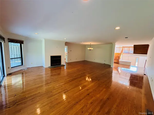 88 The Glen #88, Glen Head, NY 11545