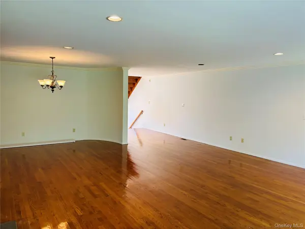 88 The Glen #88, Glen Head, NY 11545