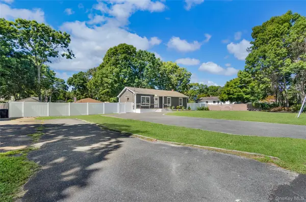 108 Floyd RD, Shirley, NY 11967