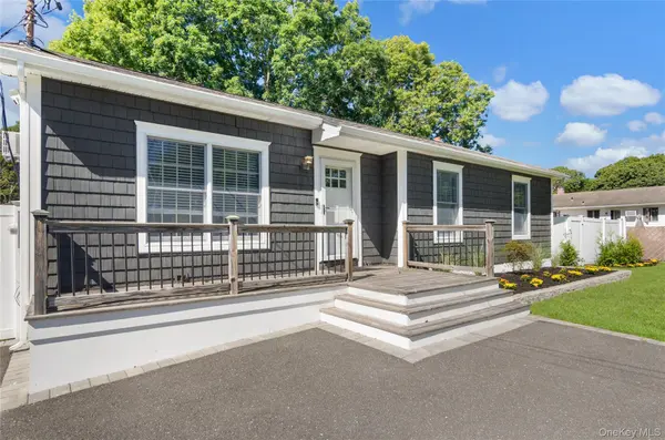 108 Floyd RD, Shirley, NY 11967