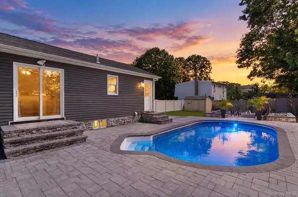 108 Floyd RD, Shirley, NY 11967