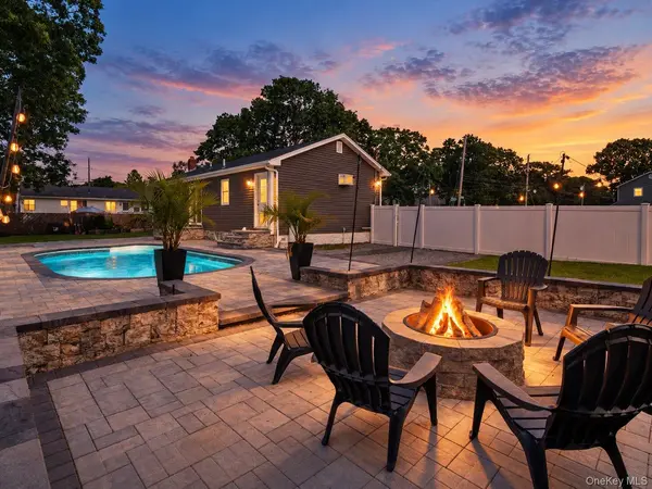 108 Floyd RD, Shirley, NY 11967