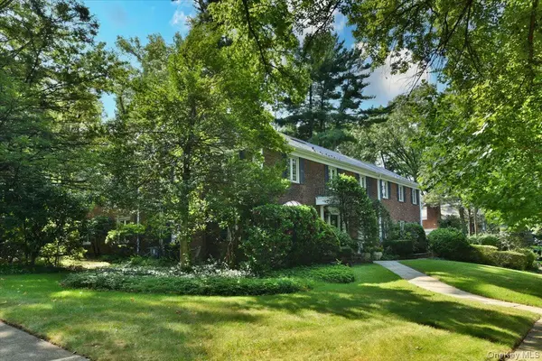 9 Dorset RD, Great Neck, NY 11020