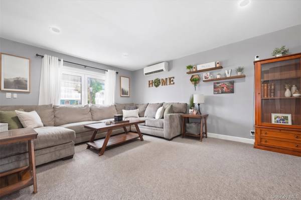 293 Roosevelt AVE, Freeport, NY 11520