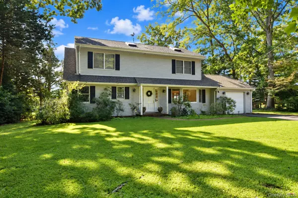 55 Leafy WAY, Aquebogue, NY 11931