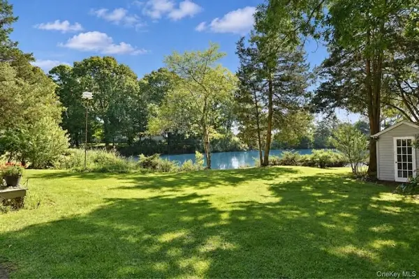 55 Leafy WAY, Aquebogue, NY 11931