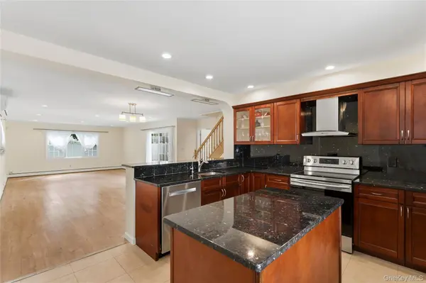 79 Albatross RD, Levittown, NY 11756