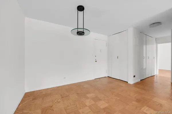 61-20 Grand Central Pkwy #C303, Forest Hills, NY 11375