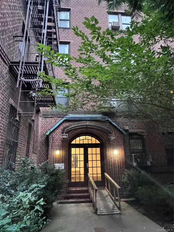 4220 Kissena Blvd  Apt D2, Flushing, NY 11355