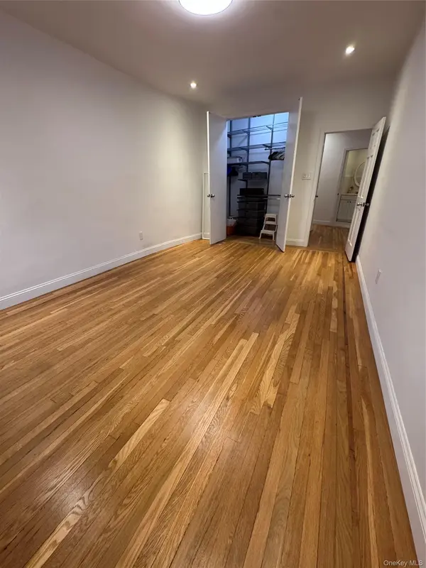 4220 Kissena Blvd Apt D2, Flushing, NY 11355