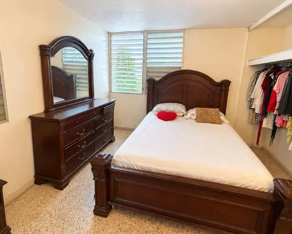 Calle 1 J8 URB JARDINES DE CAPARRA, J8 CALLE 1, PR, BAYAMÓN P, Bayamon, PR 00959
