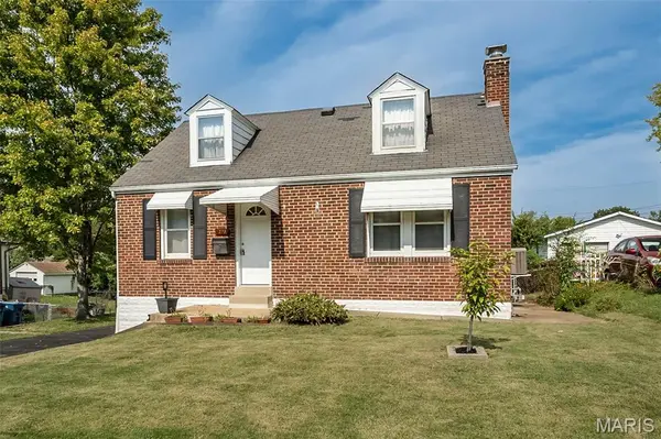 2737 Granda DR, St Louis, MO 63125