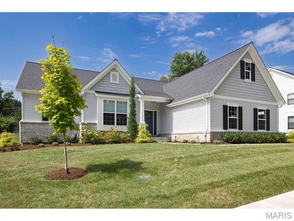 545 Long Acres LN, Olivette, MO 63132