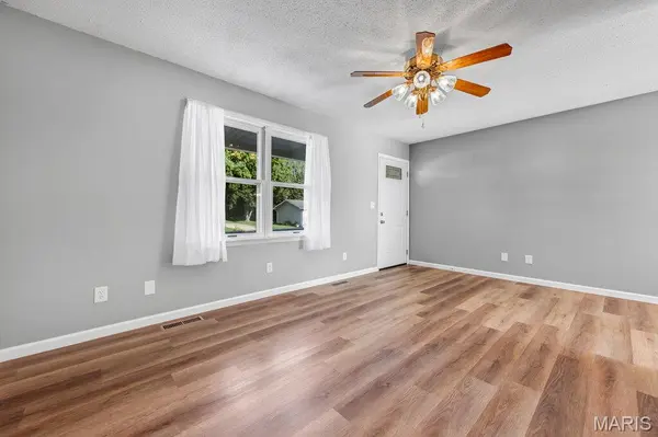 453 Michelle DR, Washington, MO 63090