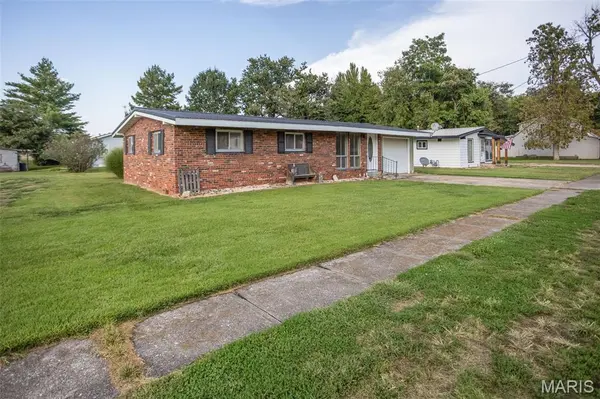 224 Elm ST, Eldred, IL 62027