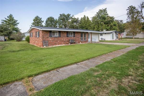 224 Elm ST, Eldred, IL 62027