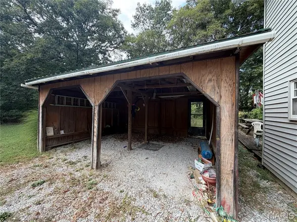 7572 State Route 161 EXT, Iuka, IL 62849