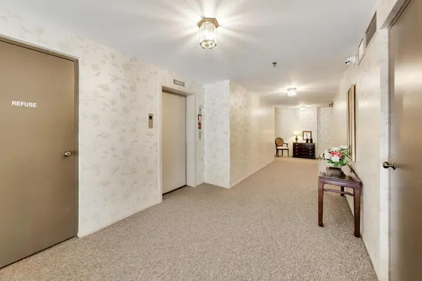 1060 Shermer RD #25, Northbrook, IL 60062