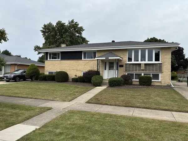 565 Arlene DR, Wood Dale, IL 60191